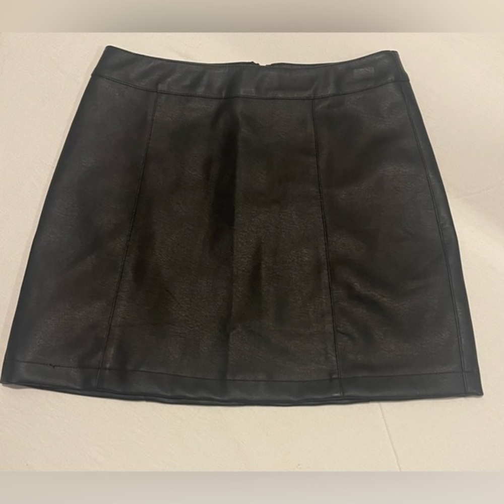 New Forever 21 Leather Black Mini Skirt size AM